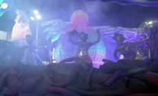 Le scuole di samba sfilano al Sambodromo nell'ultimo giorno del Carnevale brasiliano