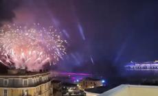 Sanremo, fuochi d'artificio sul mare
