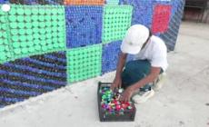 100 mila tappi di bottiglia riciclati per un murale da 13 metri in El Salvador