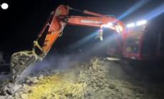 Si cercano sopravvissuti tra le macerie in Afghanistan dopo i raid pakistani