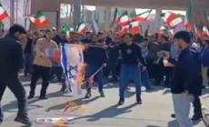 Iran, in piazza anche gli studenti filogovernativi