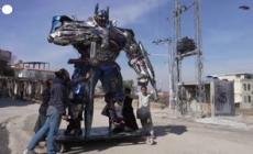 Islamabad, dai rottami ai giganti in metallo: l'arte sostenibile di Jadoon