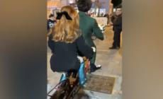 Sanremo, Maria Antonietta & Colombre in fuga in tandem dopo l'esibizione all'Ariston