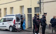 Trovato un uomo senza vita a Firenze: ipotesi omicidio. Nella casa c'erano anche due feriti 