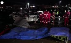 Aereo militare si schianta in Bolivia, polizia e soccorritori sul luogo dell'incidente