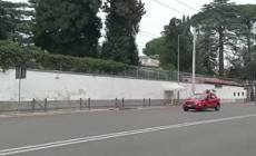 Morte Khamenei, carosello di auto davanti all'ambasciata iraniana a Roma