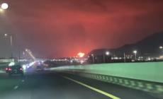 Scoppia un incendio nei pressi dei depositi di carburante degli Emirati Arabi Uniti