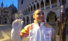 Milano Cortina, la fiamma paralimpica illumina Venezia