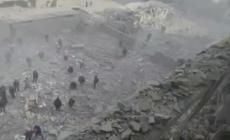 Nuova ondata di attacchi su Teheran, soccorsi al lavoro fra le macerie