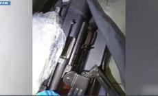 Un arsenale e 12 chilogrammi di droga in casa: arrestato a Torino