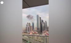 Guerra in Medioriente, la colonna di fumo dopo un'esplosione in centro a Dubai