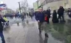 Teheran, il presidente iraniano Pezeshkian partecipa a una marcia pro-Palestina