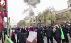Teheran, esplosione e fumo durante la manifestazione pro-Palestina