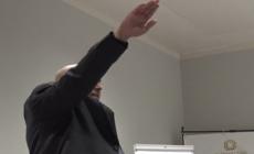 Saluti romani al raduno dei neofascisti europei organizzato da Fn