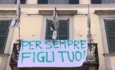 A Varese il ricordo di Bossi e gli striscioni: "Per sempre figli tuoi"