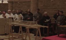 Assisi, le spoglie di San Francesco tornate nella cripta della Basilica