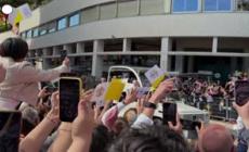 Giro tra la folla in papamobile per Leone nel Principato di Monaco