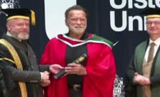 Schwarzenegger riceve la laurea honoris causa dall'Ulster University di Belfast