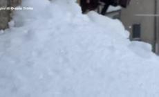 Bufera a Capracotta, il paese si risveglia coperto da due metri di neve
