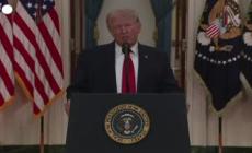 Trump: "Colpiremo duramente l'Iran, lo riporteremo all'eta' della pietra"