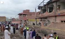 Pakistan, almeno cinque morti in un attacco suicida con un'autobomba a Bannu