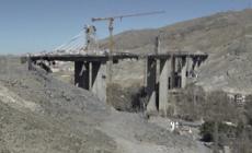 Iran, il ponte di Karaj colpito dagli attacchi statunitensi e israeliani