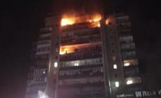 Ucraina, edificio residenziale in fiamme dopo un attacco a Sumy