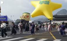 Pasqua in Corea del Sud, la sfilata per le strade di Seul