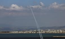 Missile iraniano su un palazzo a Haifa, 4 feriti e rischio di crollo