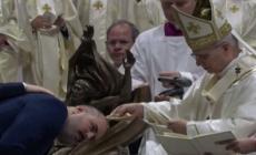 La veglia di Pasqua ieri sera nella basilica di San Pietro