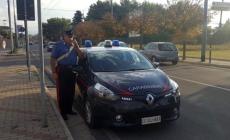 Donna precipita dal terzo piano e muore: non si esclude l'omicidio