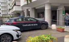 Lancia la moglie dal balcone poi si butta, dramma nel Barese