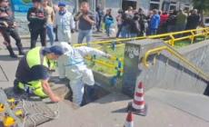 La fuga nelle fogne dei rapinatori di Napoli, in corso gli accertamenti