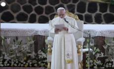 Papa: "Mondo devastato da una manciata di tiranni"