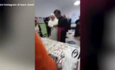 "Gli orecchini? Non sono per me", il regalo del Papa per la nipote