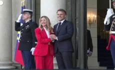 Macron accoglie Meloni e Merz all'Eliseo per il summit su Hormuz