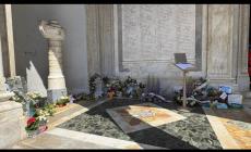 Ucciso davanti al figlio, in migliaia ai funerali a Massa