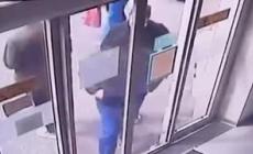 Rapina a Napoli, l'ingresso in filiale di tre banditi: cosi' sono entrati in banca