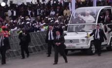 Migliaia di persone radunate in Angola per ascoltare la messa di Papa Leone