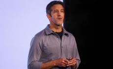 Apple nomina John Ternus Ceo, Cook &egrave; presidente esecutivo