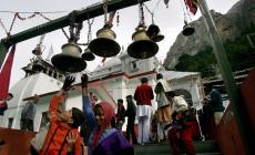 India, obbligo di bere urina di mucca per visitare tempio di Gangotri