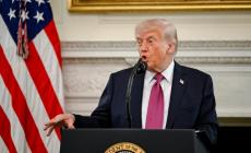 Trump, 'Iran al collasso finanziario con Hormuz chiuso'