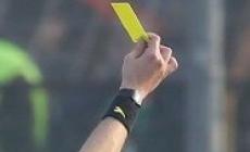 “Ammonizione ingiusta” 17enne arbitro aggredita dal papà di un baby calciatore