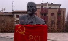 Il Pd fa le primarie, Rifondazione e PdCi "difendono" il busto di Lenin