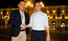 La sfida di Scarpa: "Facciamo dibattito pubblico". Pizzarotti: "Il 22 va bene?"