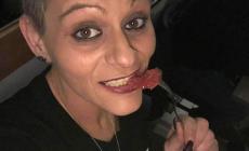 Aggressione con l’acido, Sara minacciò anche una donna. Domani l'interrogatorio