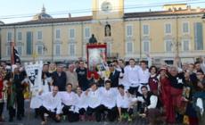 Palio, Porta San Francesco pigliatutto Colori, folla e tradizione: le foto