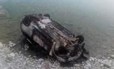 Auto bruciata nel Taro: è giallo