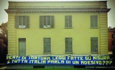 Al Petitot lo striscione che fa discutere