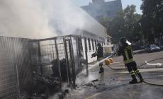 A fuoco deposito di carta e campana del vetro: due incendi in viale Fratti e via Trieste